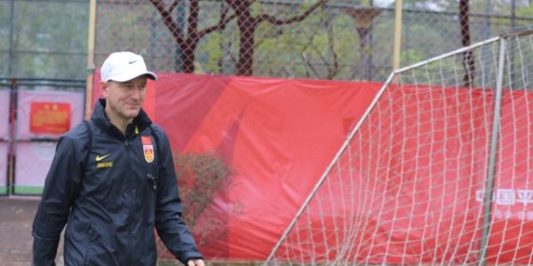 亚运队新帅飞抵迪拜有备而来 扬科维奇交接后回国